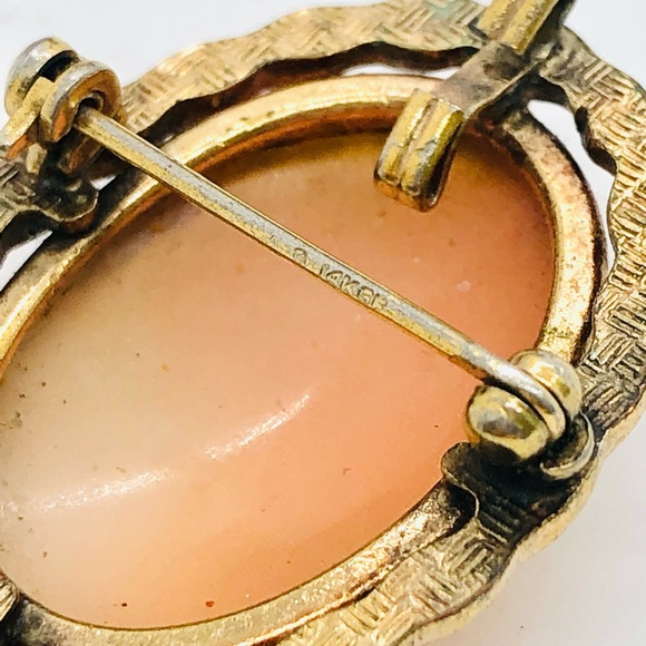 Antique Vintage Left Facing Cameo Pendant & Pearl Earrings - Picture 4 of 12